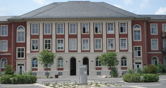 Westportal vom Innenhof aus gesehen Blick vom Innenhof