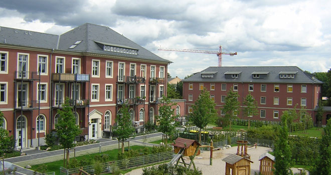 Innenhof mit Spielplatz Image